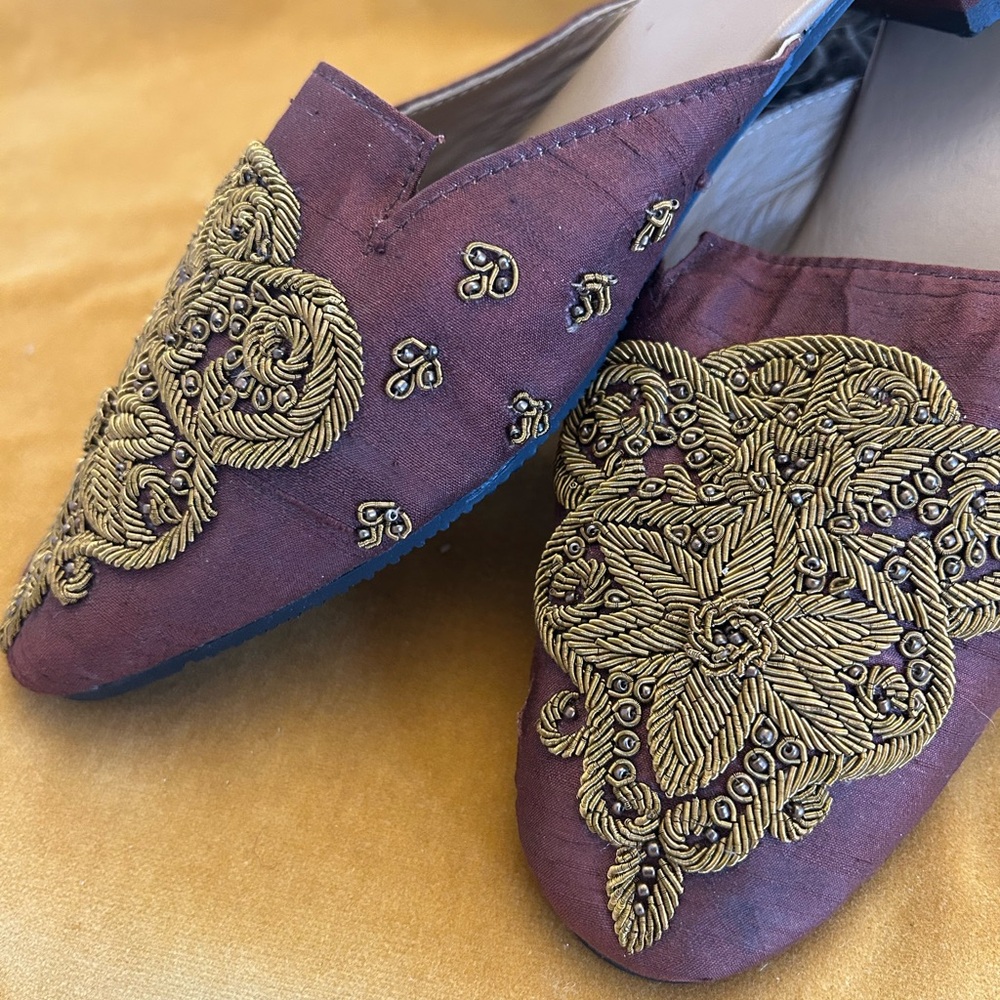 Silk Gold Embroidered Burgundy Slides Mules Size 8 - Picture 3 of 5